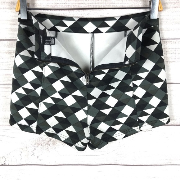 Forever 21 High Waisted Zip Up Geometric Shorts - Picture 3 of 6